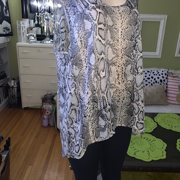 Beautiful  DANIEL RAINN blouse for sale !    Size XL - Picture 3 of 6
